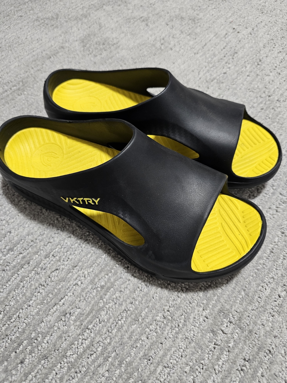 Men’s VKTRY Black & Yellow Slides
